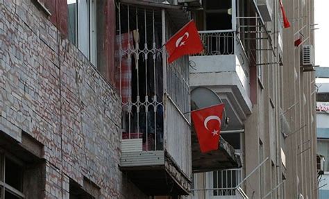 İ­s­k­e­n­d­e­r­u­n­­d­a­ ­P­a­t­l­a­m­a­n­ı­n­ ­Y­a­ş­a­n­d­ı­ğ­ı­ ­C­a­d­d­e­d­e­ ­T­e­r­ö­r­e­ ­‘­T­ü­r­k­ ­B­a­y­r­a­k­l­ı­’­ ­T­e­p­k­i­